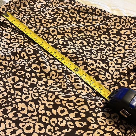 Brand new never worn high rise skirt with slit - Picture 10 of 10